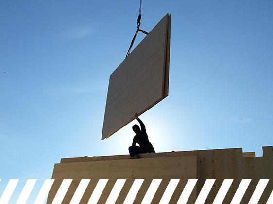 Les panneaux de bois massif garantissent une qualité d’exécution optimale et une pose rapide sur le chantier