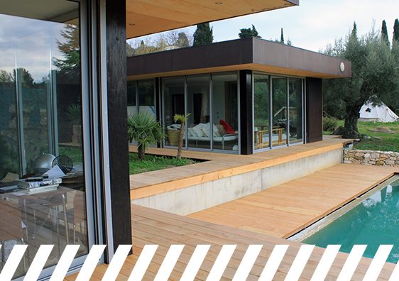 Les menuiseries en aluminium offrent plus de lumière et d’espace grâce à de grandes ouvertures vitrées